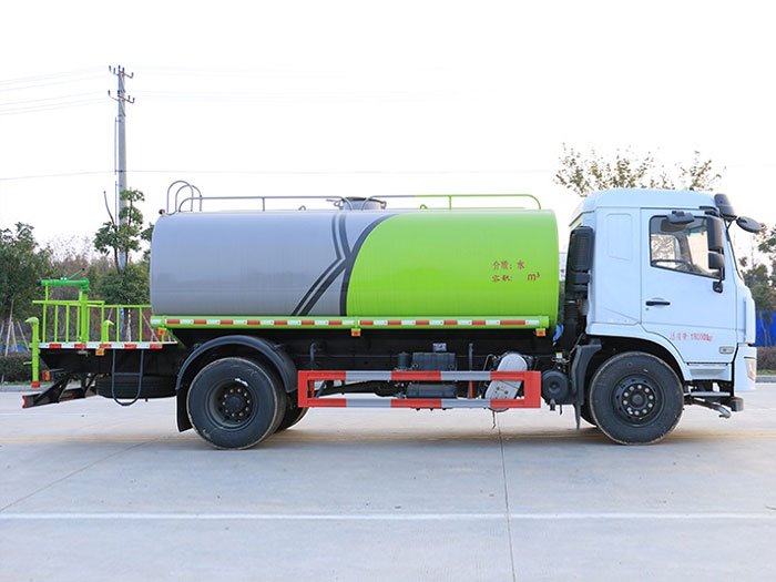 國(guó)六東風(fēng)D3L暢行12噸灑水車(chē)