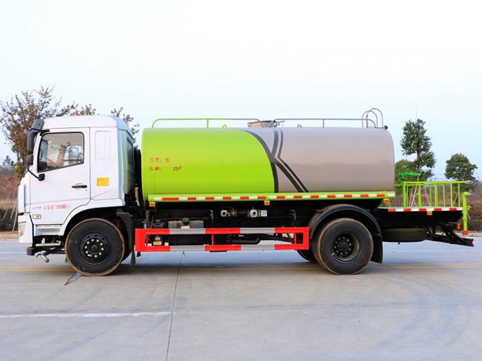 國(guó)六東風(fēng)D3L暢行12噸灑水車(chē)
