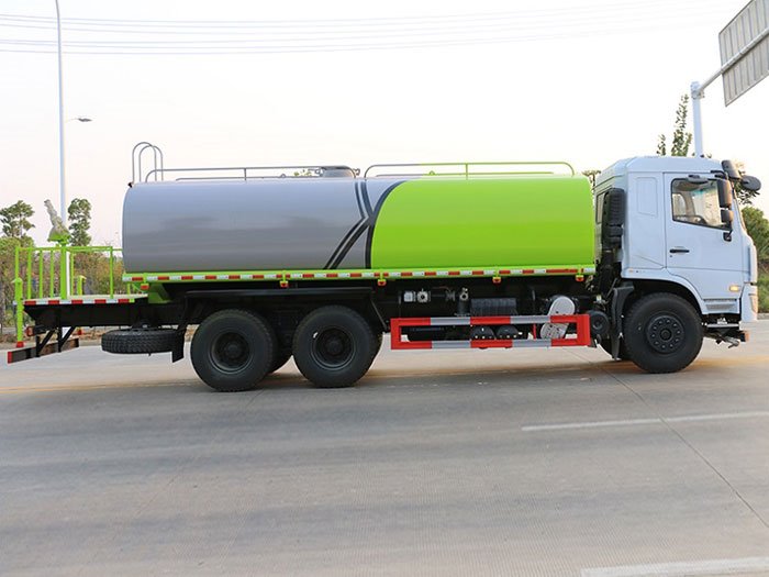 國六東風D3L后八輪20噸灑水車