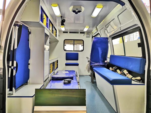 福田G9監(jiān)護(hù)型救護(hù)車