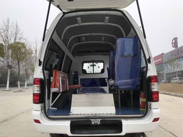 金杯小海獅轉(zhuǎn)運型救護車