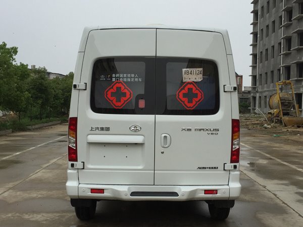國六上汽大通V80短軸轉(zhuǎn)運(yùn)型救護(hù)車
