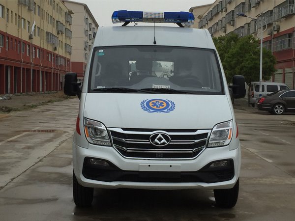國六上汽大通V80短軸轉(zhuǎn)運(yùn)型救護(hù)車