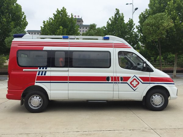 上汽大通V80長(zhǎng)軸監(jiān)護(hù)型救護(hù)車