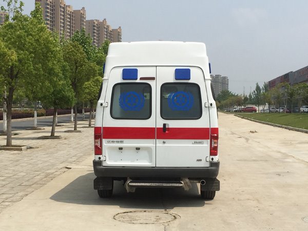江鈴特順長軸監(jiān)護(hù)型救護(hù)車-異形警燈