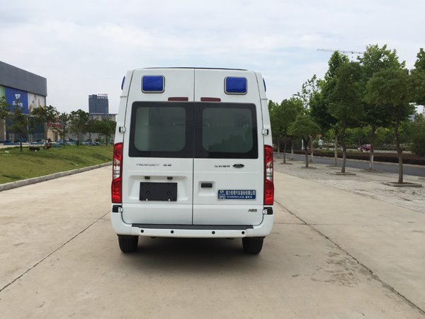 福特新世代全順短軸轉(zhuǎn)運型救護車-普通警燈