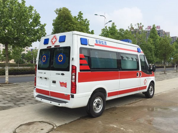福特新世代全順長(zhǎng)軸監(jiān)護(hù)型救護(hù)車(chē)-普通警燈