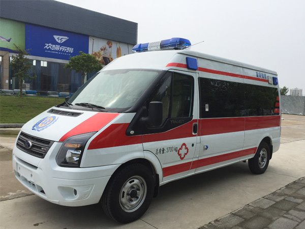 福特新世代全順長(zhǎng)軸監(jiān)護(hù)型救護(hù)車(chē)-普通警燈