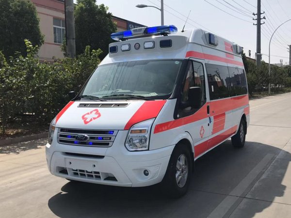 福特新世代全順長軸監(jiān)護(hù)型救護(hù)車-凸臺警燈