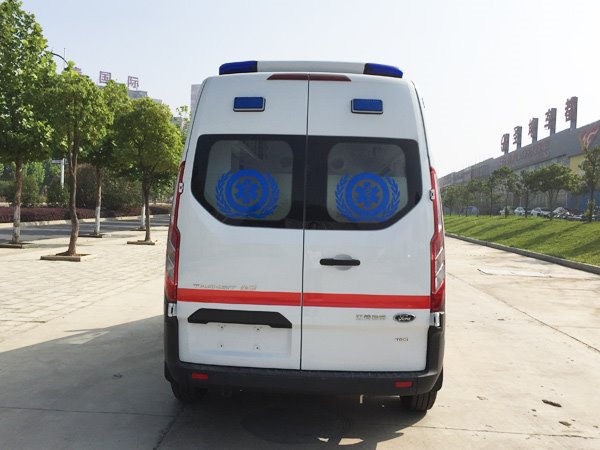 福特新全順V362中軸轉(zhuǎn)運(yùn)型救護(hù)車(chē)-異形警燈