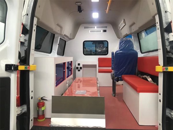 福特新全順V362中軸轉(zhuǎn)運(yùn)型救護(hù)車(chē)-異形警燈