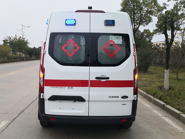 福特新全順V362中軸監(jiān)護(hù)型救護(hù)車-普通警燈