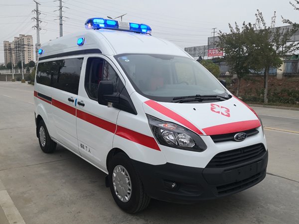 福特新全順V362中軸監(jiān)護(hù)型救護(hù)車-普通警燈