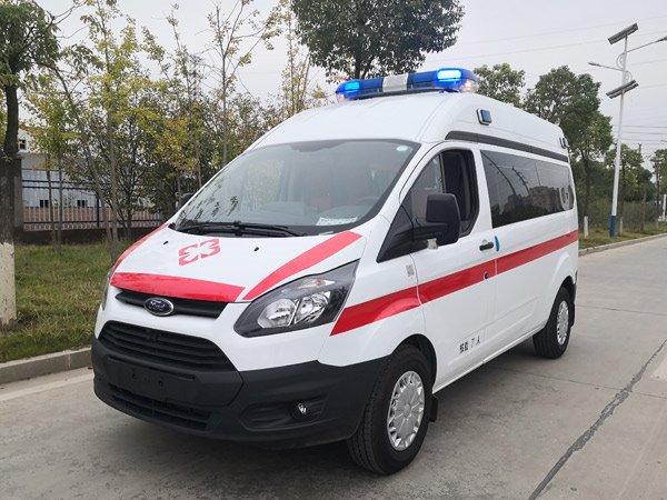 福特新全順V362中軸監(jiān)護(hù)型救護(hù)車-普通警燈