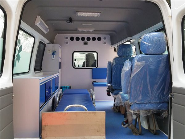 福特新全順V362中軸轉(zhuǎn)運(yùn)型救護(hù)車(chē)-普通警燈