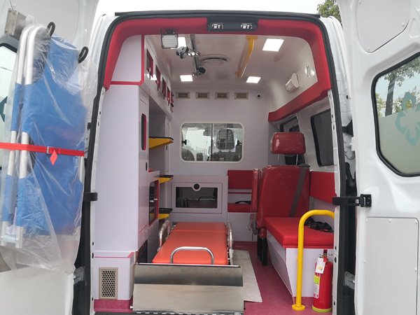 福特新全順V362中軸監(jiān)護型救護車/異形警燈