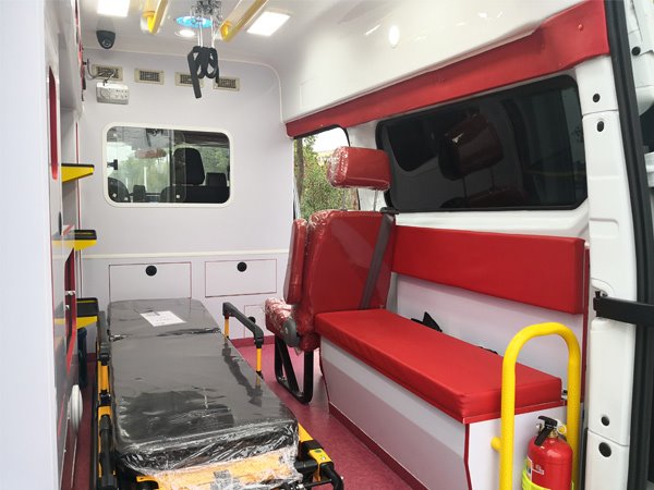 福特新全順V362中軸監(jiān)護型救護車/異形警燈