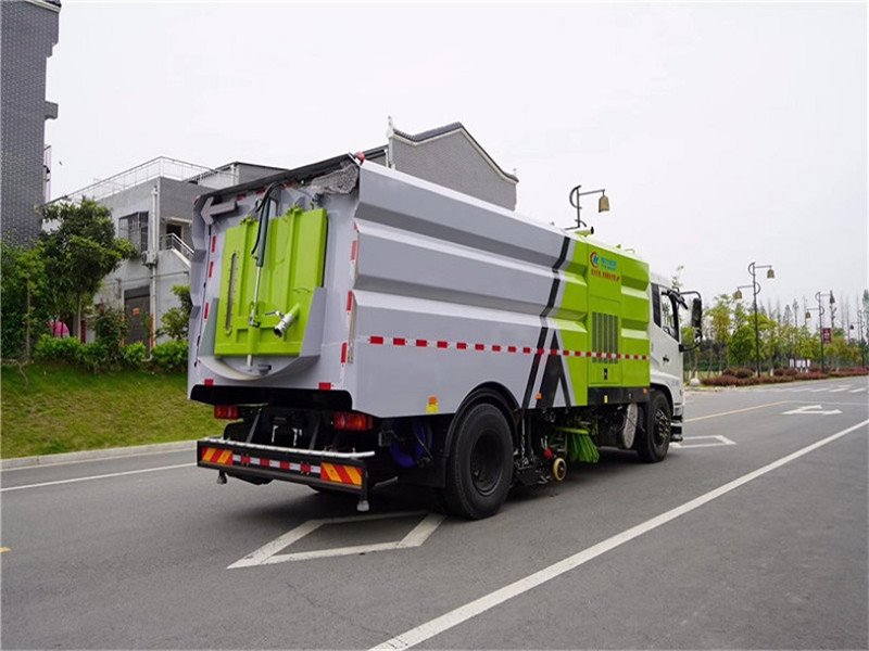 國六東風(fēng)天錦清掃車完美呈現(xiàn)