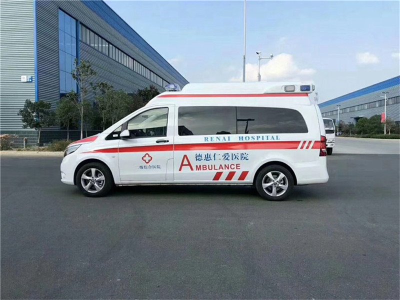 奔馳威霆奔馳120車狹小路面也可用