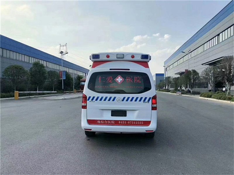 奔馳威霆奔馳120車狹小路面也可用