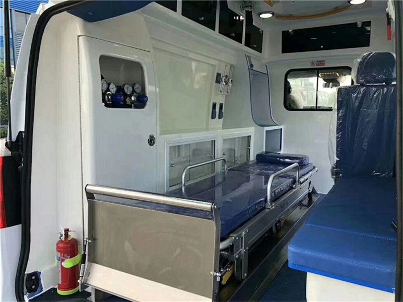 奔馳威霆奔馳120車狹小路面也可用