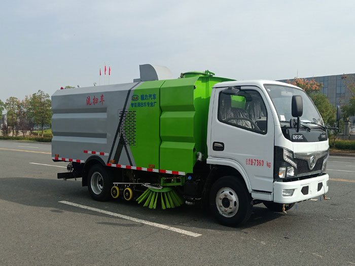 3噸多利卡小型洗掃車