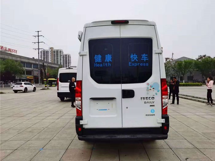 福特V348新冠疫苗接種車廠家報價-C照藍牌預防接種服務車