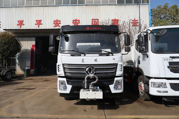 國(guó)六30米東風(fēng)隨專(zhuān)K6多功能抑塵車(chē)-帶電子灑水炮