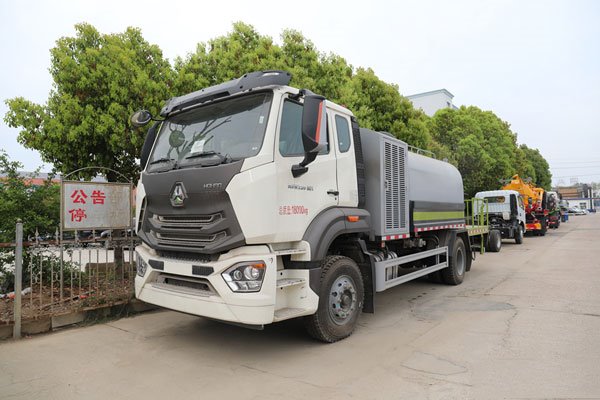 國六10.5方重汽豪瀚N5W多功能抑塵車-新款