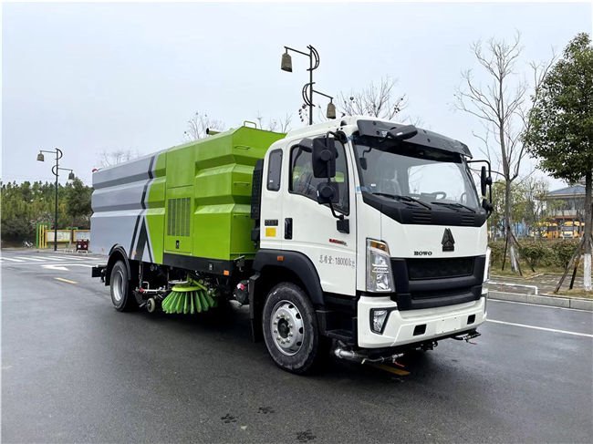 國六重汽豪沃16方洗掃車-9方水7方塵