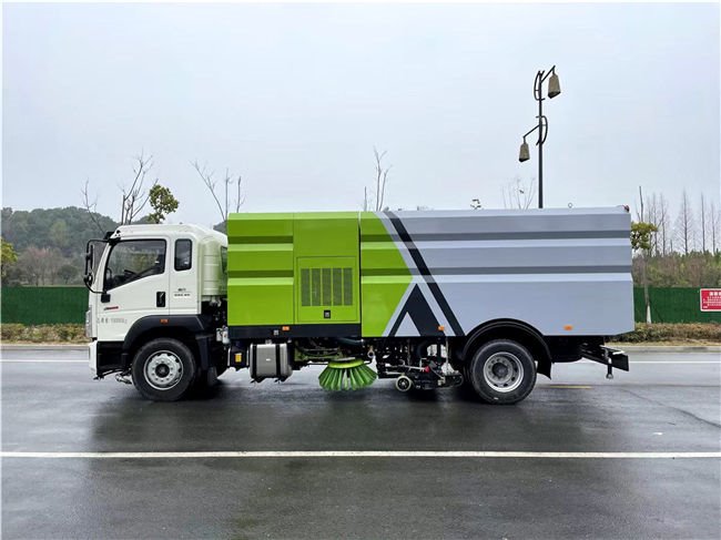 國六重汽豪沃16方洗掃車-9方水7方塵