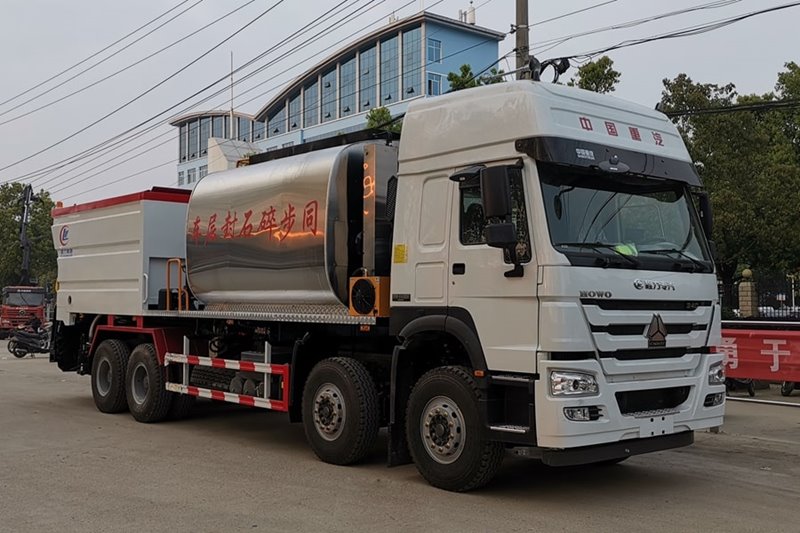 重汽前四后八同步碎石封層車-四橋同步碎石封層車