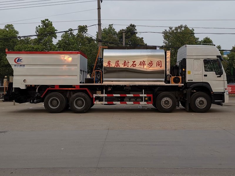重汽前四后八同步碎石封層車-四橋同步碎石封層車