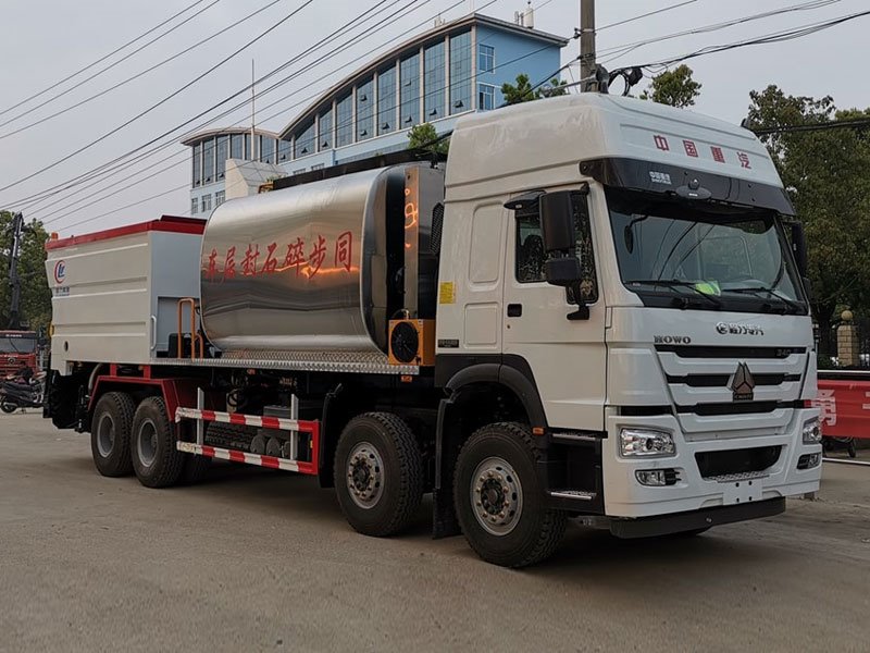 重汽前四后八同步碎石封層車-四橋同步碎石封層車