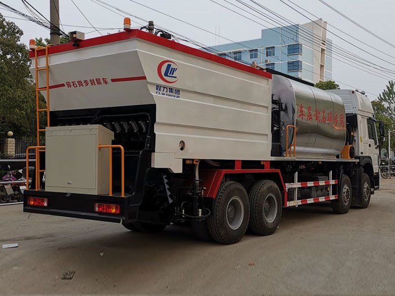 重汽前四后八同步碎石封層車-四橋同步碎石封層車