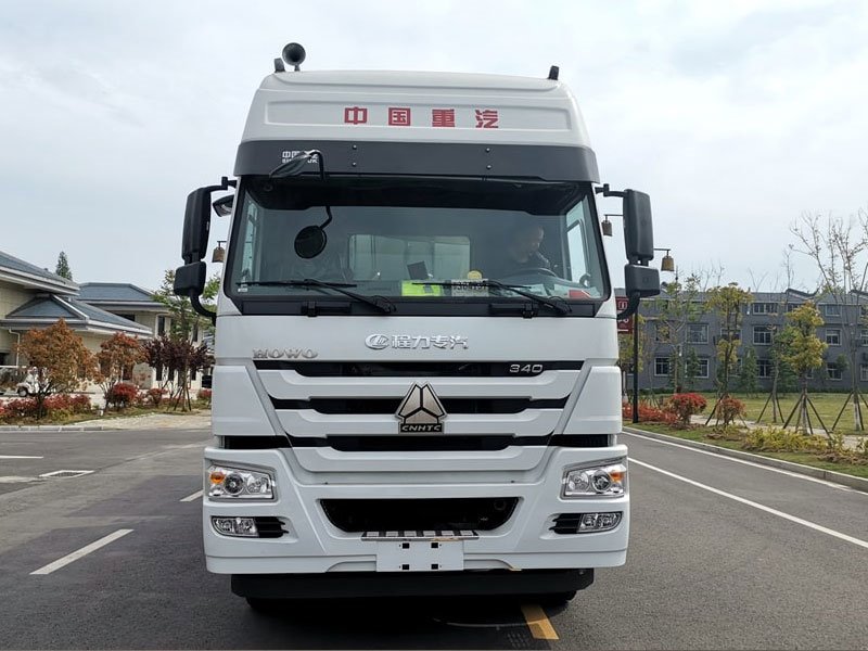 重汽后雙橋同步碎石封層車