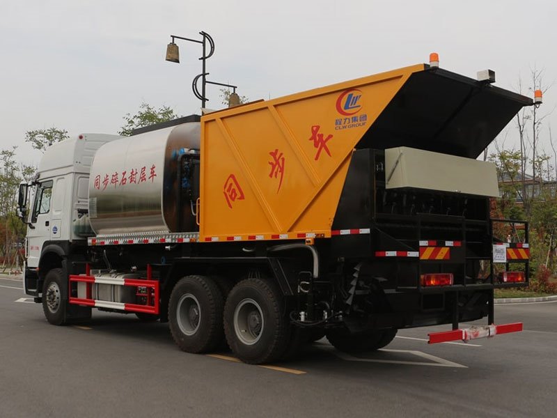 重汽后雙橋同步碎石封層車