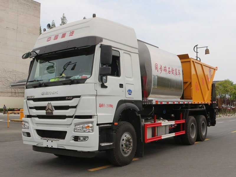 重汽后雙橋同步碎石封層車
