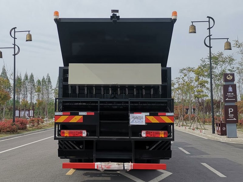 重汽后雙橋同步碎石封層車