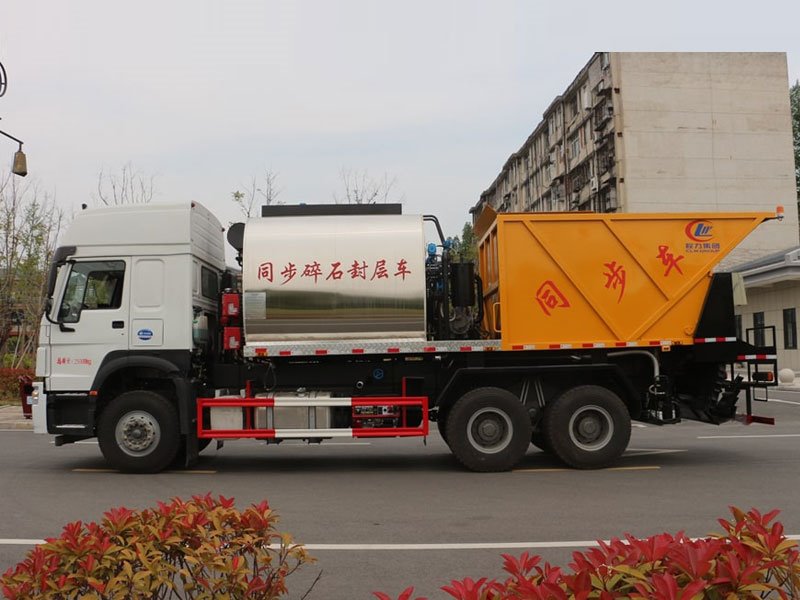 重汽后雙橋同步碎石封層車