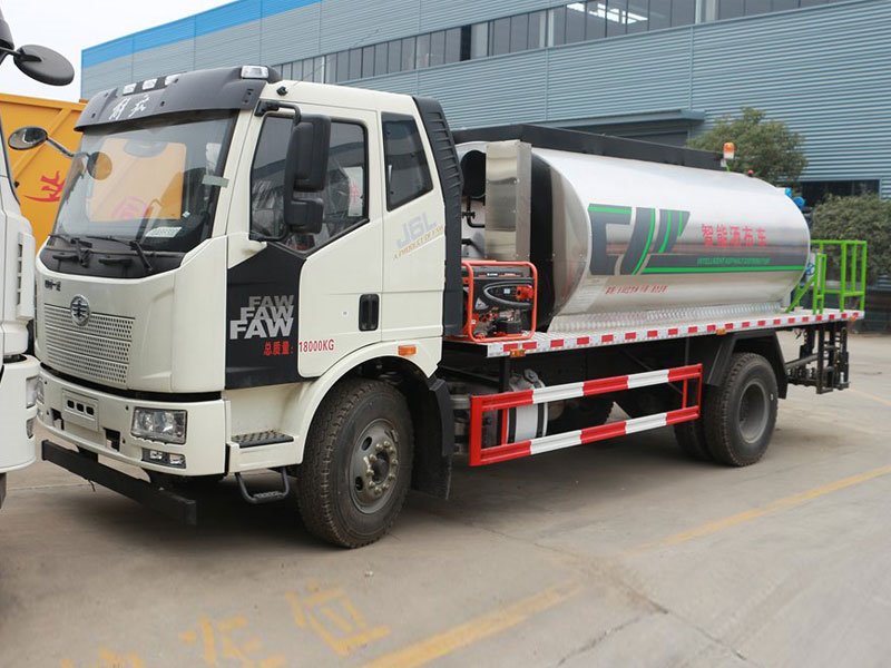 解放國六12立方瀝青灑布車