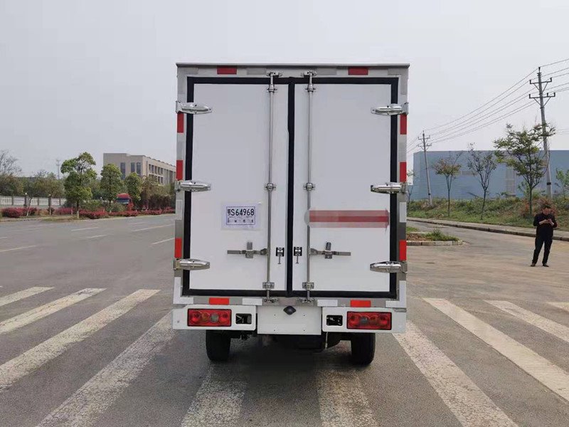 金杯T30汽油冷藏車