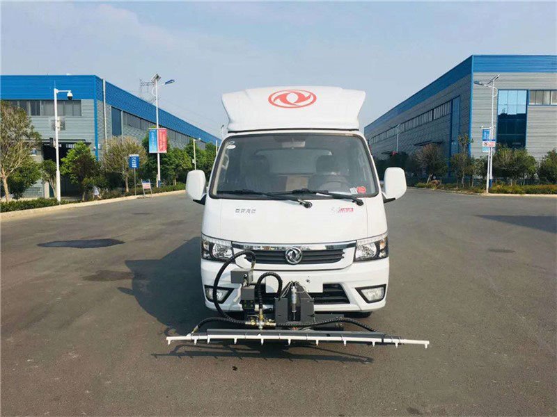 國(guó)六東風(fēng)途逸路面養(yǎng)護(hù)車(chē)-小巧型