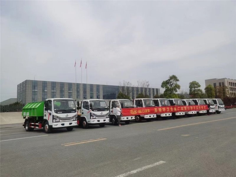 東風(fēng)小多利卡套臂垃圾車大批量交付啦
