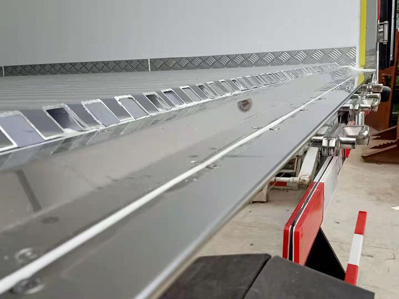 國(guó)六東風(fēng)天錦KR冷藏車_高頂后雙臥