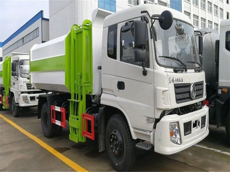 適合短途運送的12方掛桶垃圾車