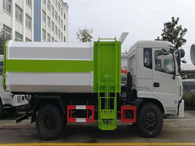 適合短途運送的12方掛桶垃圾車