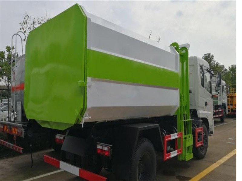 適合短途運送的12方掛桶垃圾車