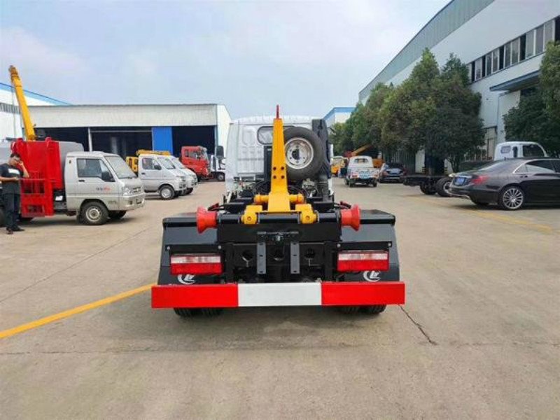 小型勾臂垃圾車的載重量