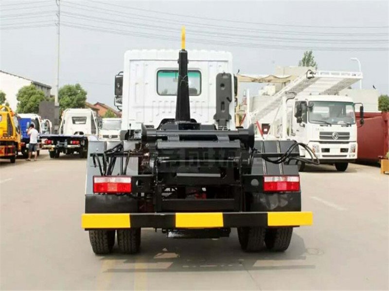 18勾臂式垃圾車知名廠家生產(chǎn)